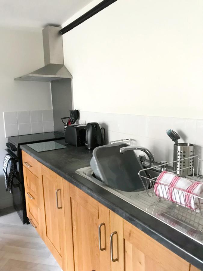 The Beach Hut - 1 Bedroom Apartment Near The Beach ボーンマス エクステリア 写真